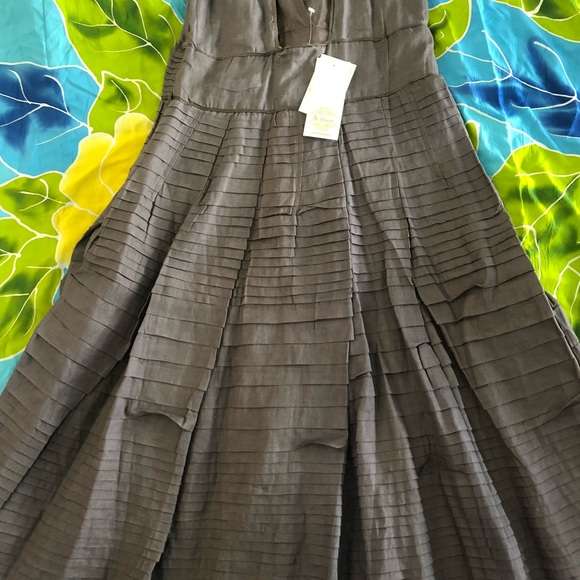 ***SOLD****🛍🛍🛍Solitaire Los Angeles Dress - Picture 2 of 13